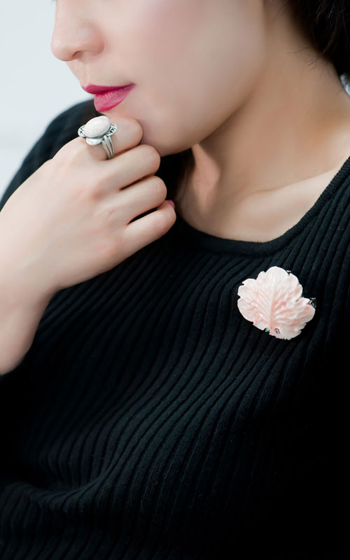 [나스첸카] 살포시: 산호 중량 18.75 g [실버 수공예 산호 브로치]