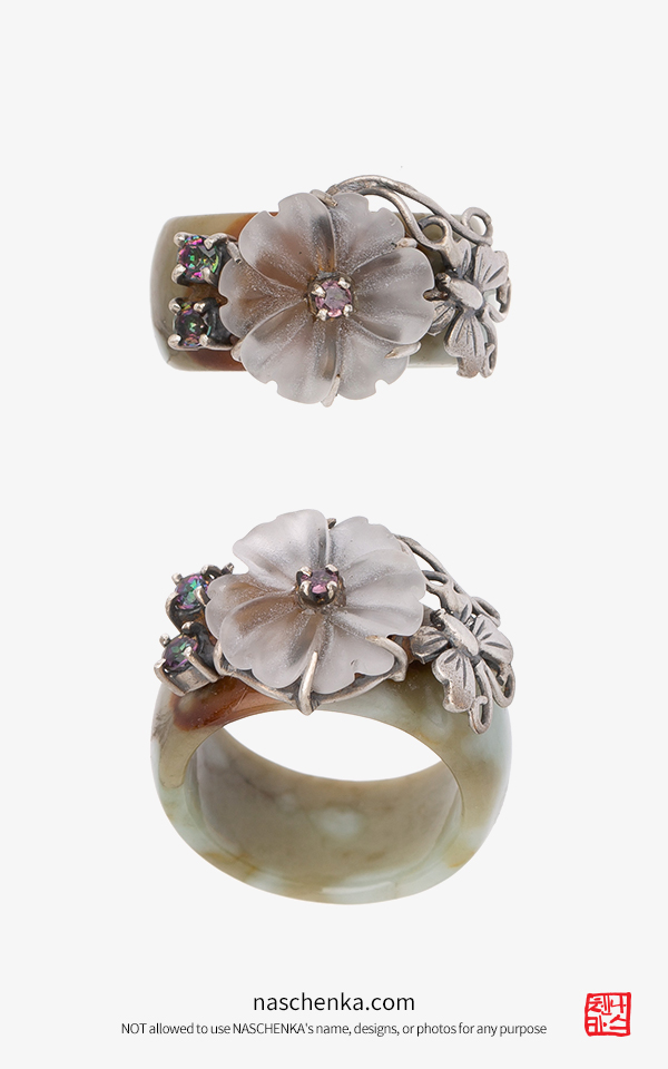 옥가락지 비취가락지 감싸안아