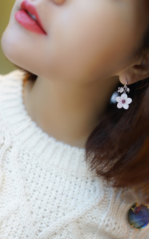 [나스첸카] 어려보이는 꽃잎 콩크쉘 [실버 수공예 콩크쉘 귀걸이] _ 자개 귀걸이 _ 원석 귀걸이 _ 꽃 귀걸이