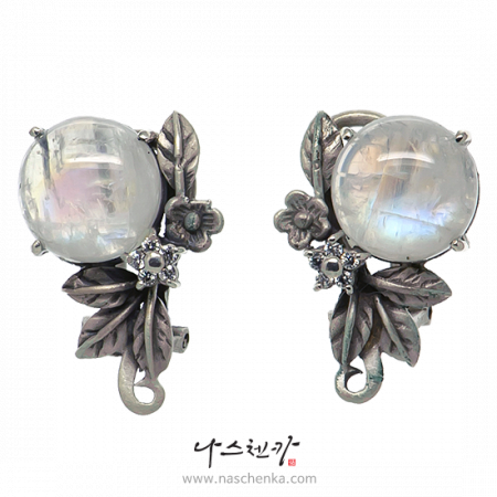 [나스첸카] NAS, 북극에 가다 [실버 수공예 문스톤 귀걸이]