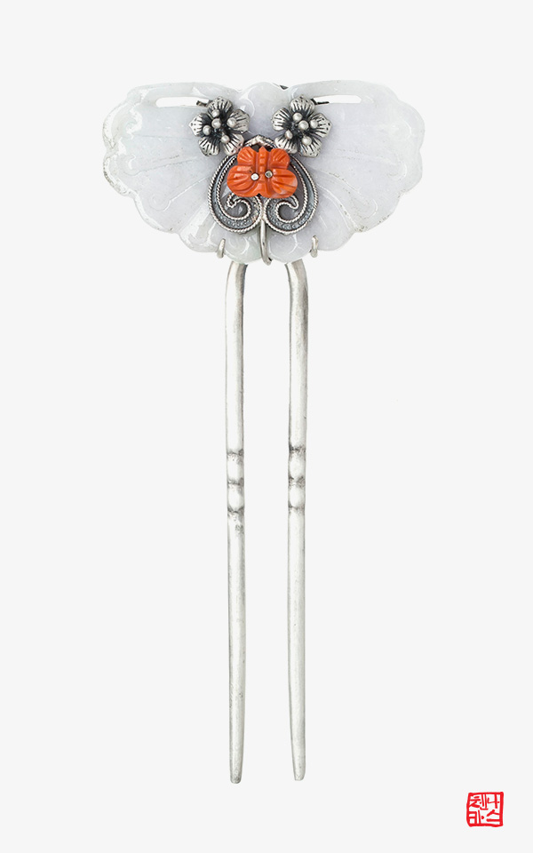 [나스첸카] 산호와 함께하는 하양 나비 _ 비취 나비 옥 뒤꽂이 한복 비녀 전통장신구