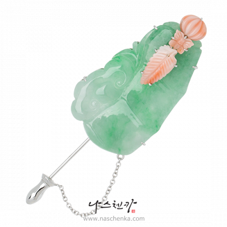Jade gemstone brooch