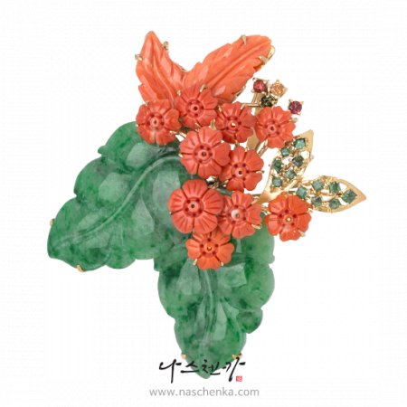 Jade coral norigae pendant