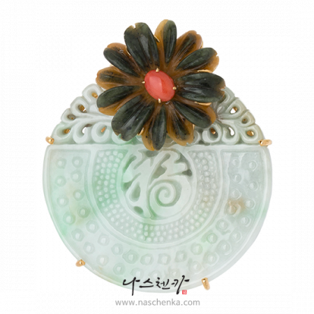 Jade coral brooch