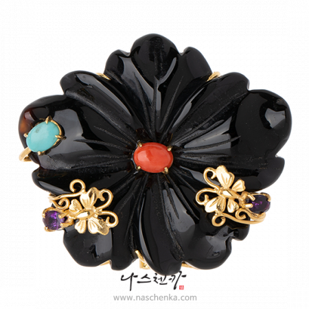 Flower brooch