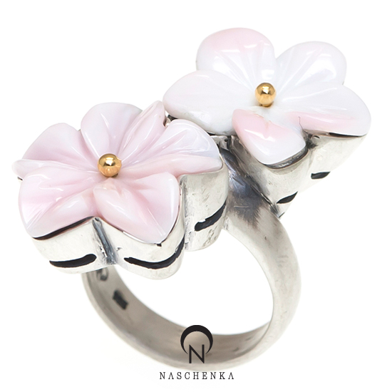 Flower mother-of-pearl gemstone ring