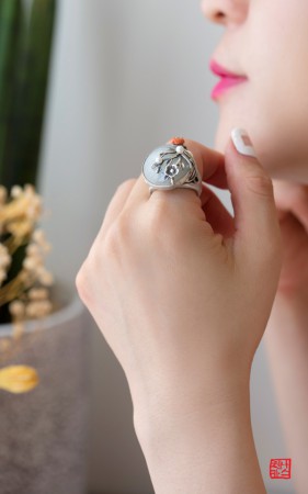 White jade ring