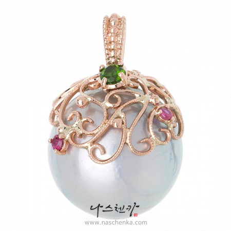 Pearl heritage ornament