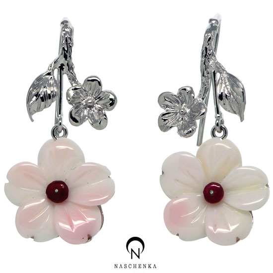 Flower mother-of-pearl gemstone earrings