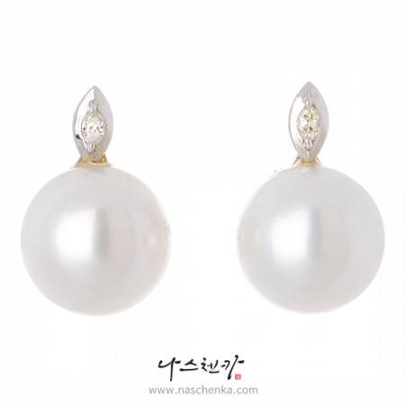 Pearl earrings