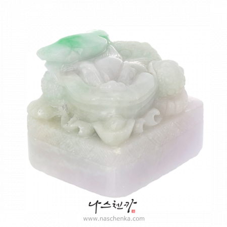 Jade heritage ornament