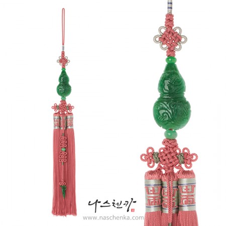 Jade norigae pendant