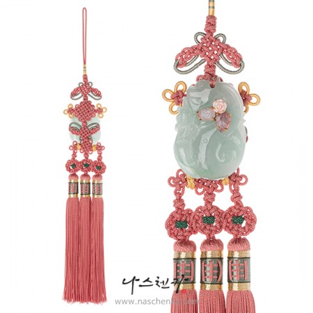 Jade norigae pendant