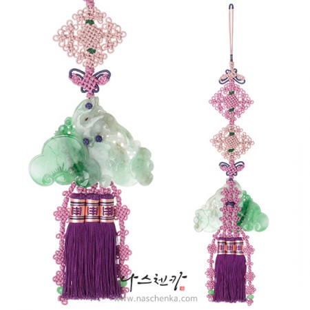 Lingzhi jade norigae pendant