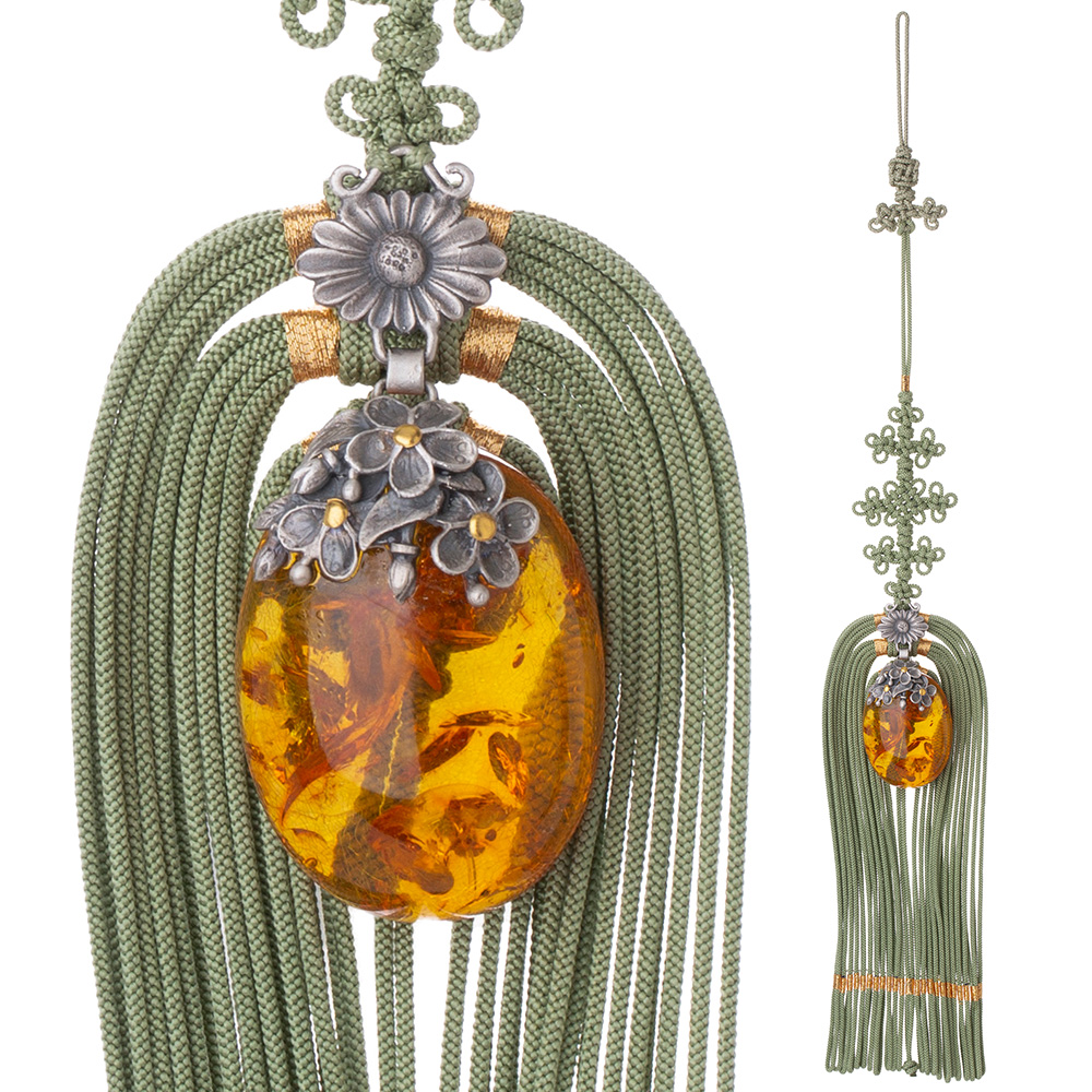 Amber norigae pendant