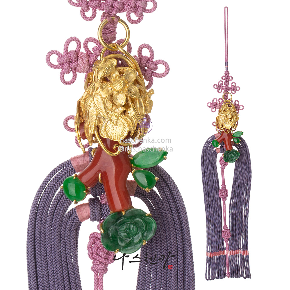 Jade coral norigae pendant