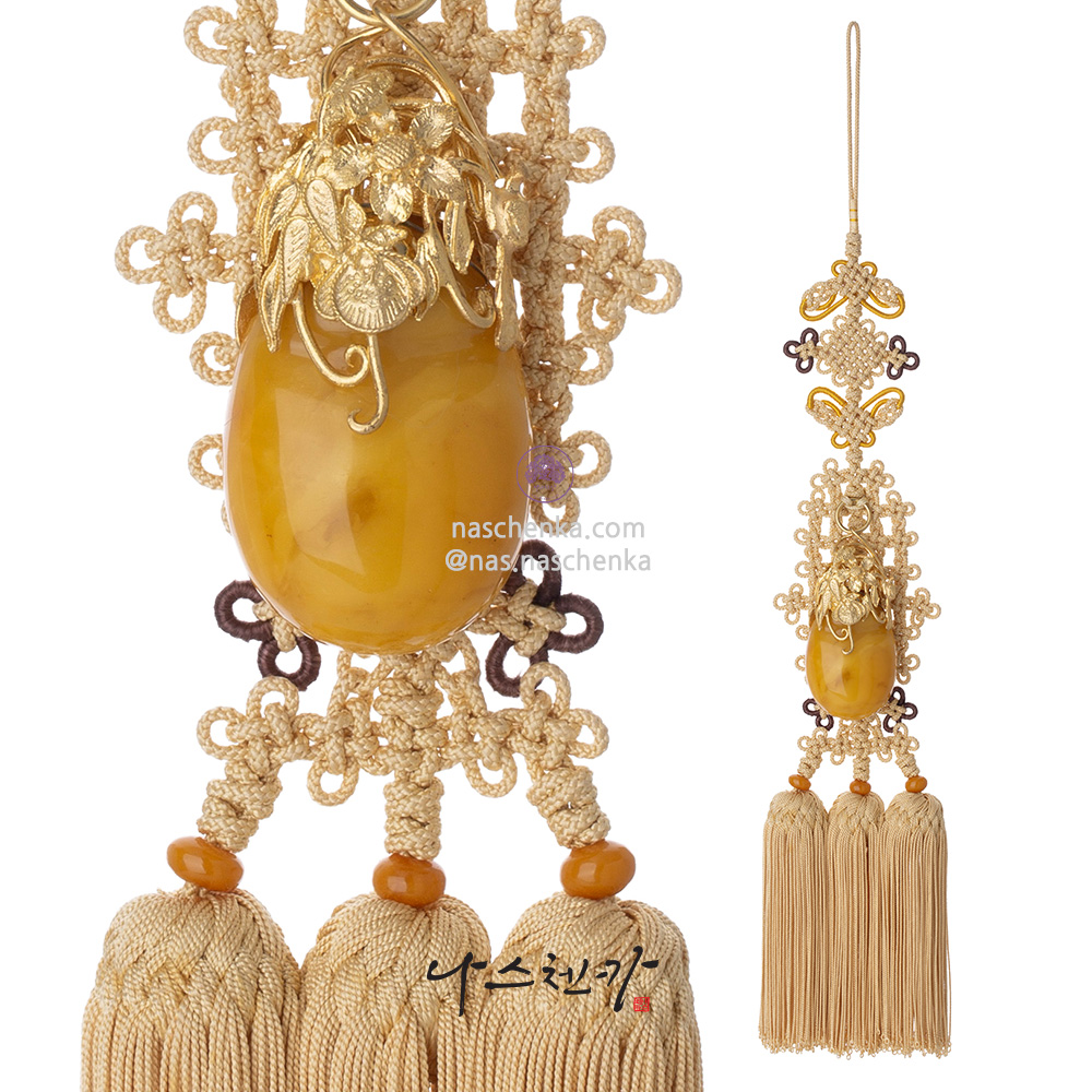 Amber norigae pendant
