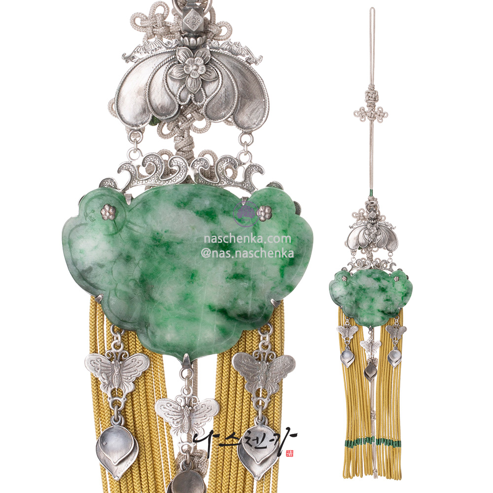 Jade norigae pendant