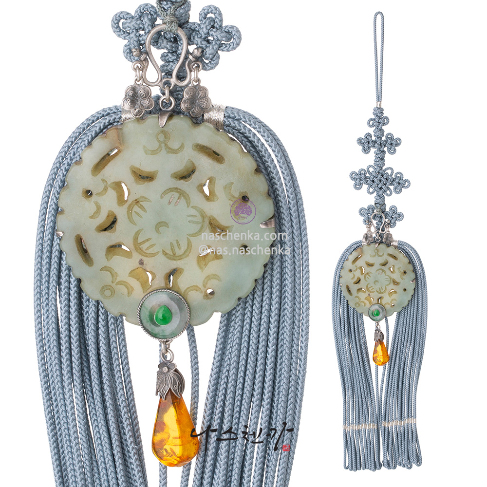 Jade norigae pendant