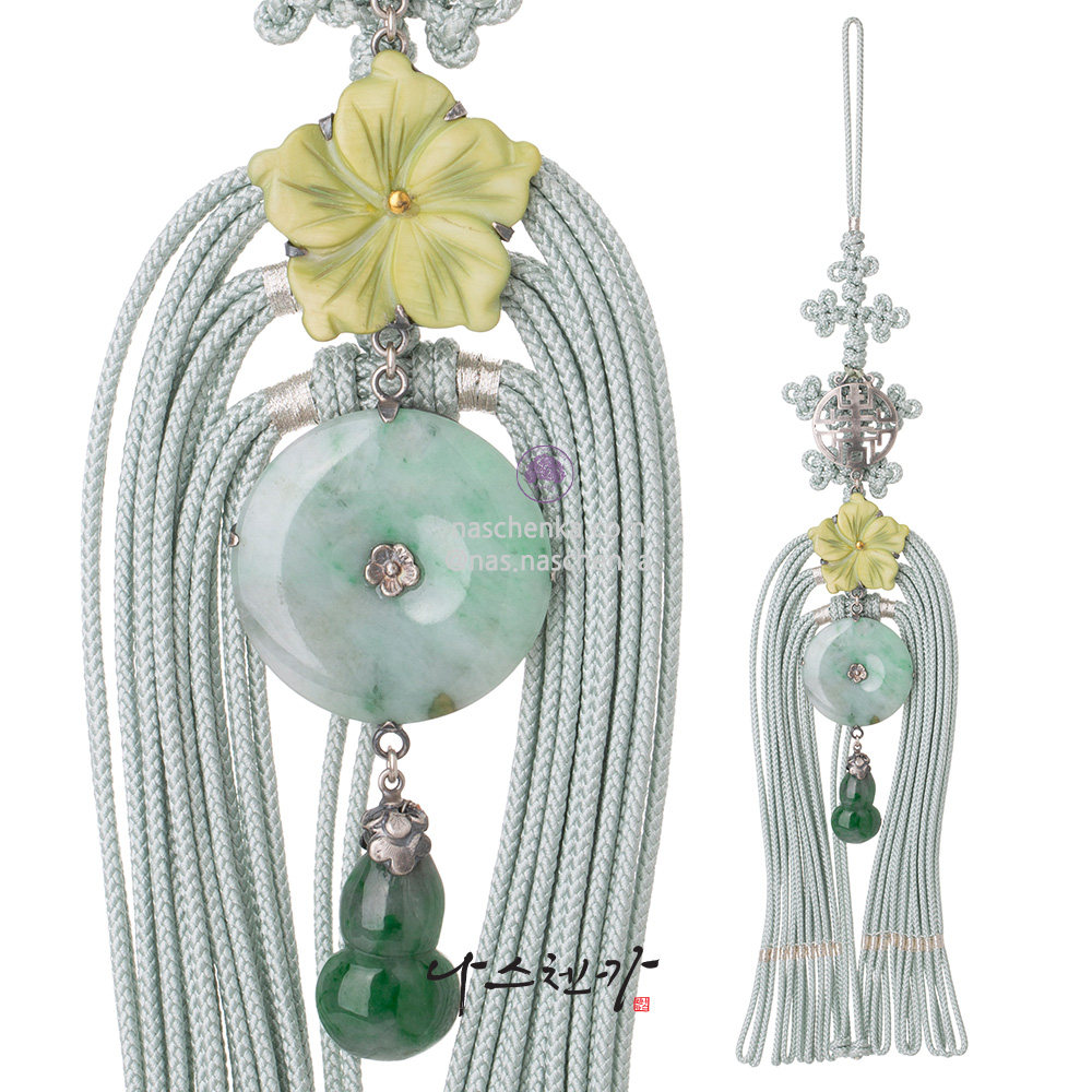 Jade norigae pendant