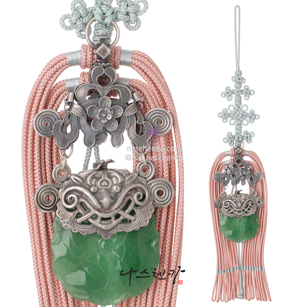 Jade norigae pendant