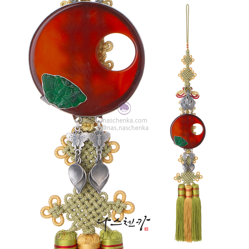 Jade norigae pendant